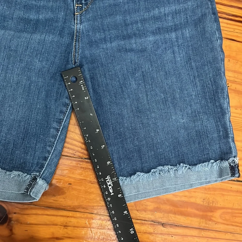 Signature Levi Strauss Bermuda Shorts - Picture 7 of 7